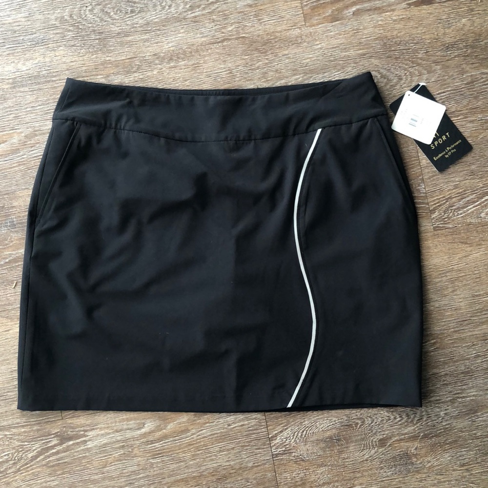 Black active skirt